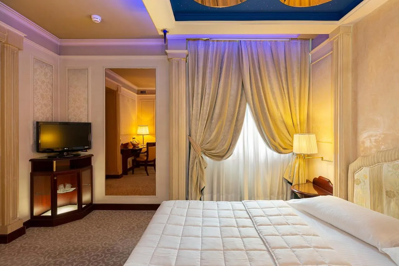 Dreamhotel Appiano Gentile 4*,