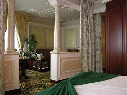 Dreamhotel Appiano Gentile 4*,  Italia